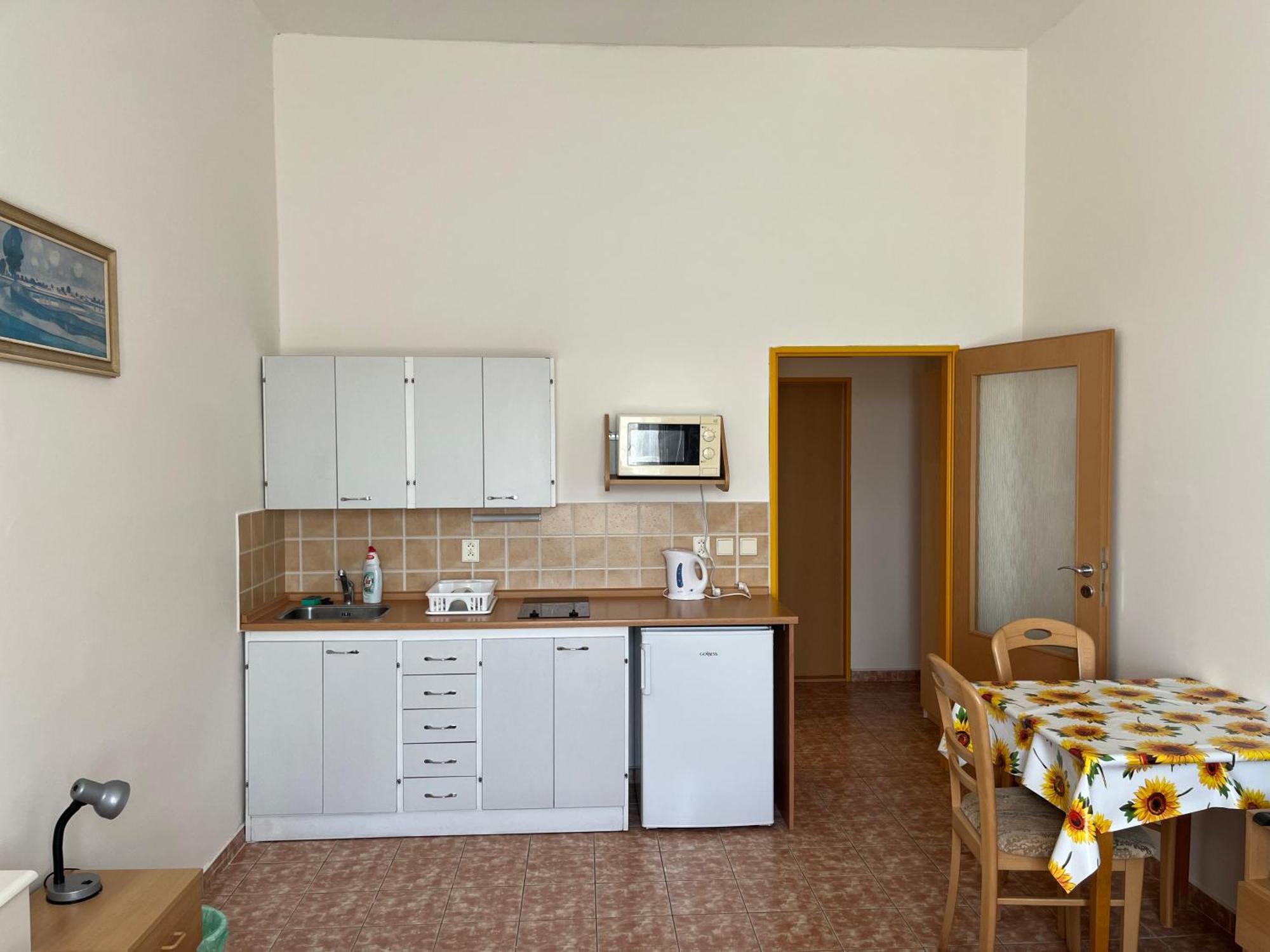 Apartmanovy Dum Obecna Skola Svetlik Exterior photo