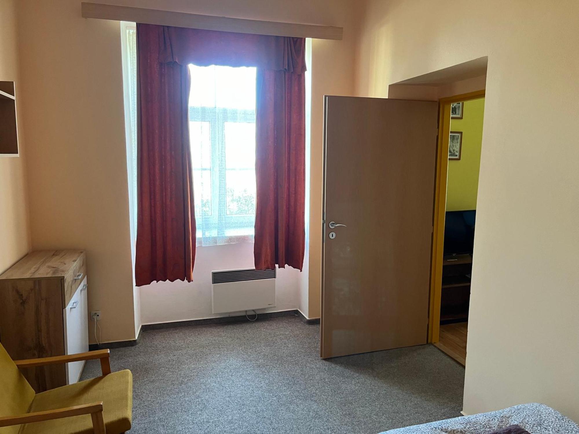 Apartmanovy Dum Obecna Skola Svetlik Exterior photo