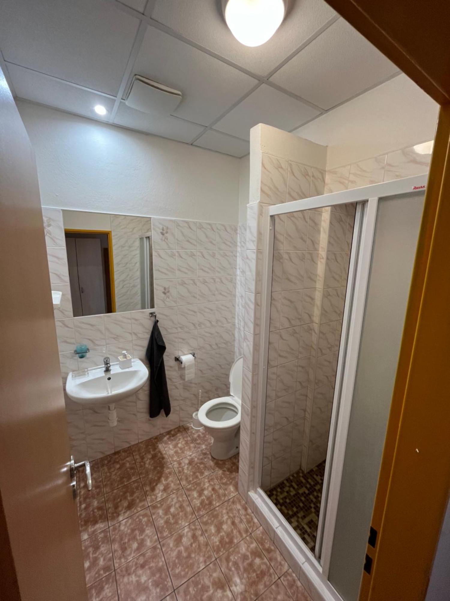 Apartmanovy Dum Obecna Skola Svetlik Exterior photo