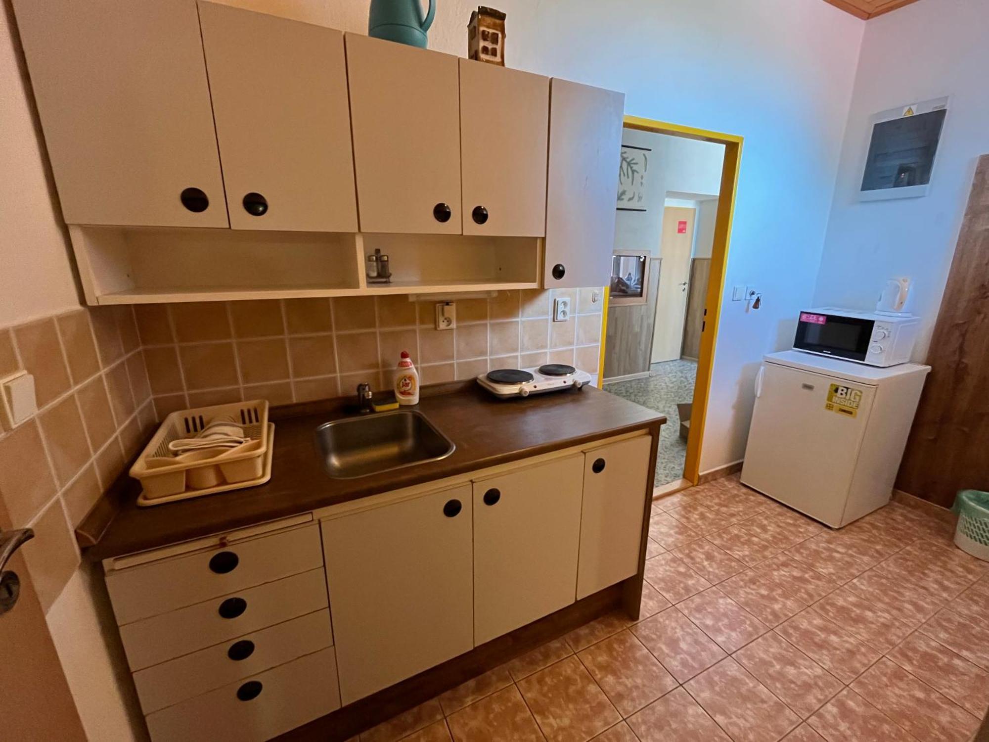 Apartmanovy Dum Obecna Skola Svetlik Exterior photo