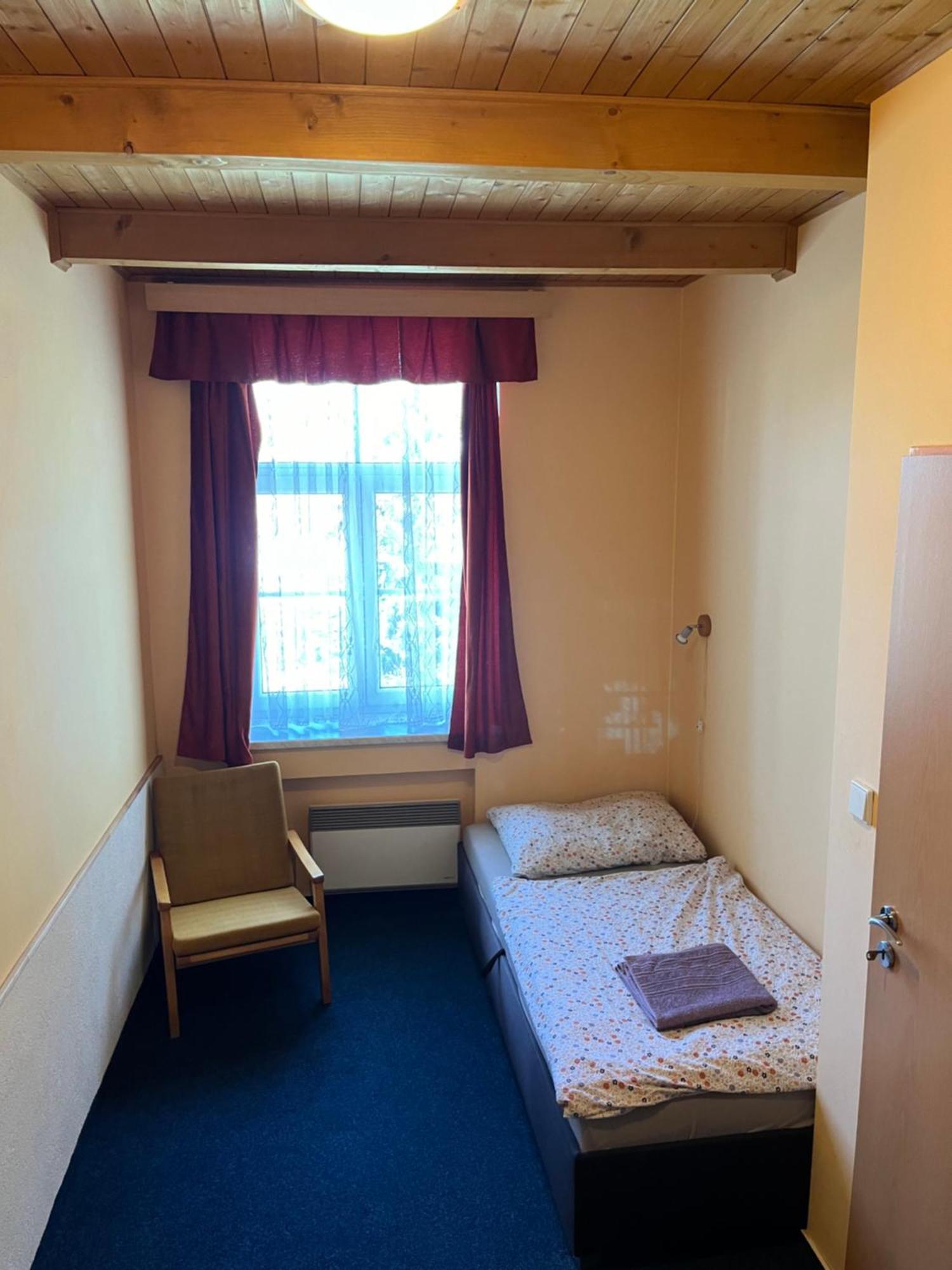 Apartmanovy Dum Obecna Skola Svetlik Exterior photo