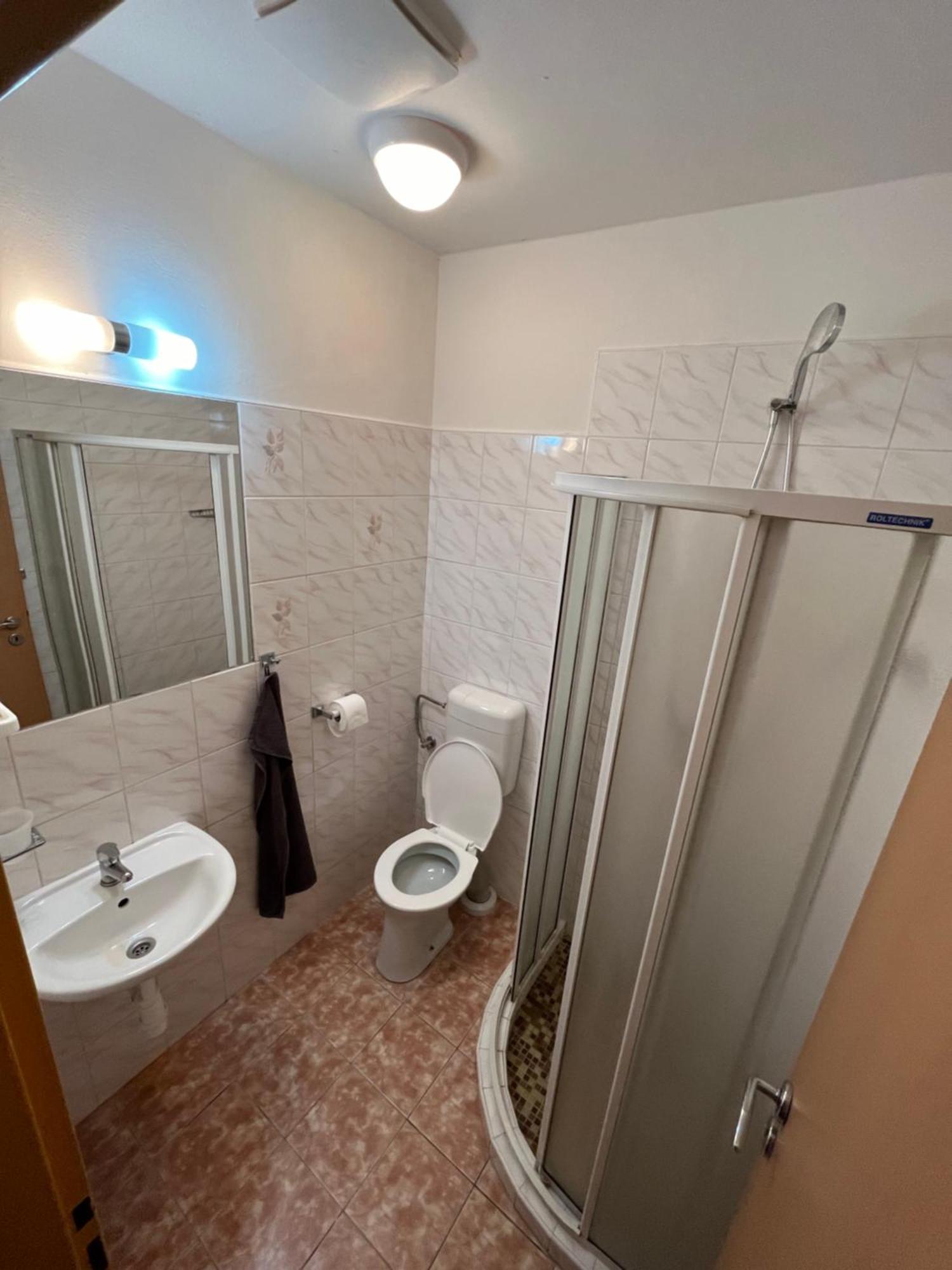 Apartmanovy Dum Obecna Skola Svetlik Exterior photo