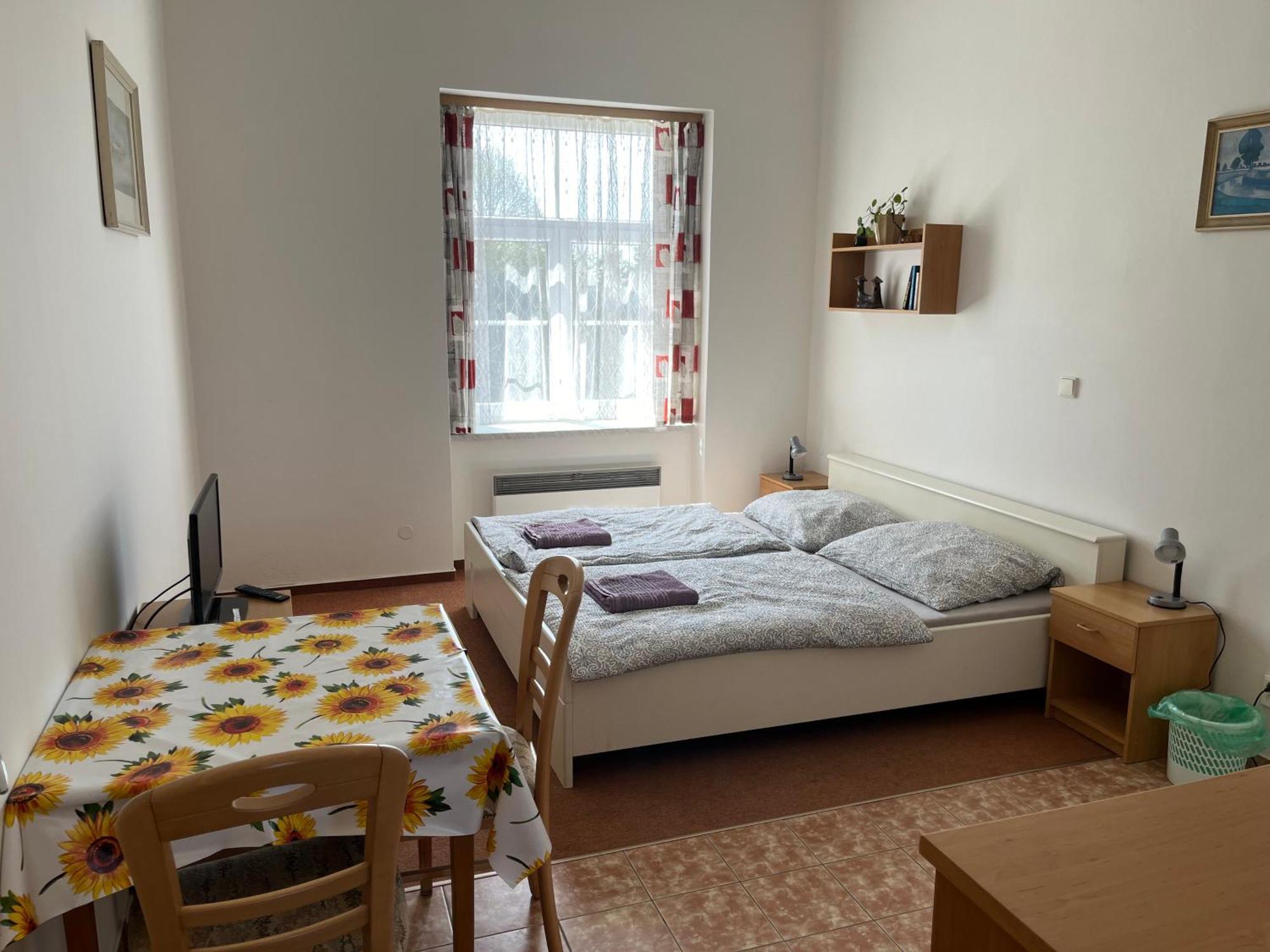 Apartmanovy Dum Obecna Skola Svetlik Exterior photo