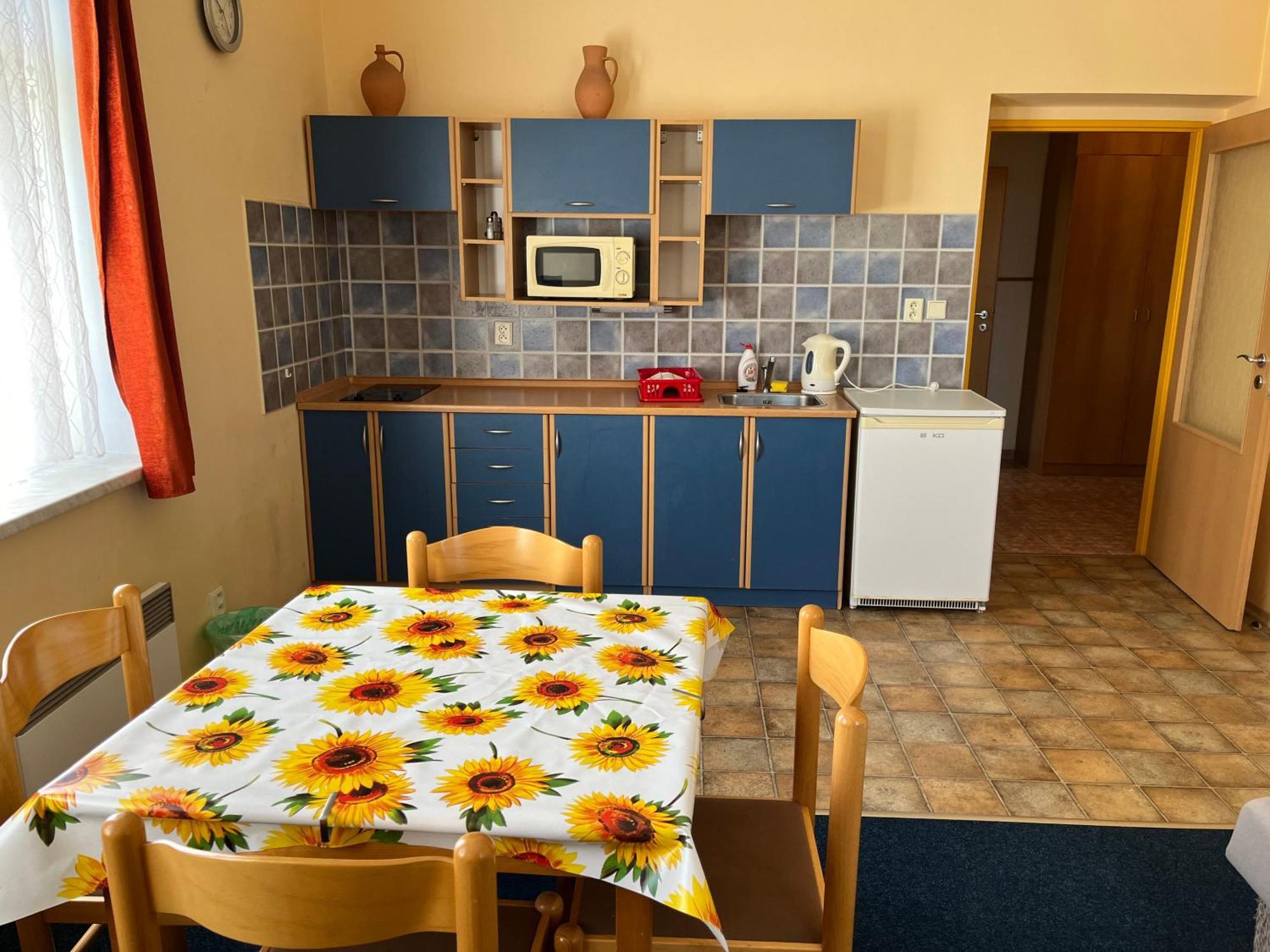 Apartmanovy Dum Obecna Skola Svetlik Exterior photo